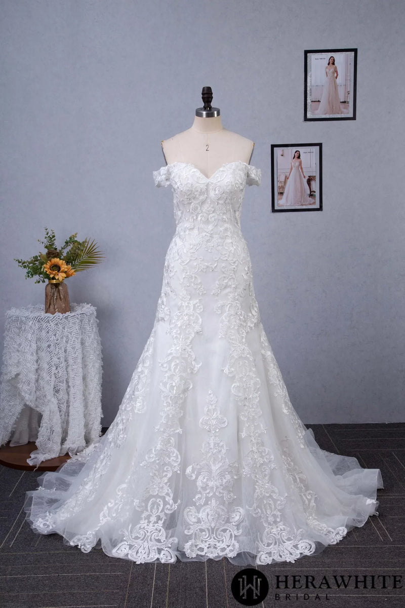 Sweetheart Neckline Chapel Train With Embroidery Lace Bridal Gown