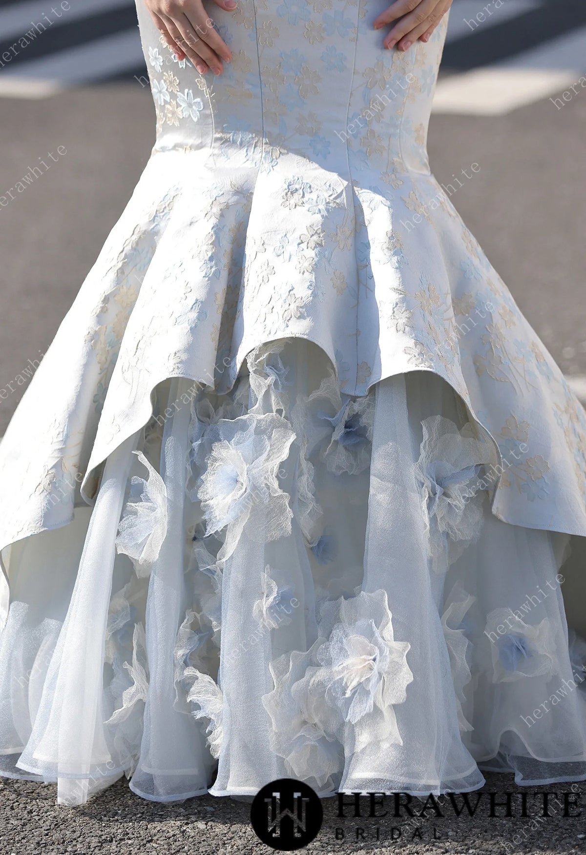 Jacquard Mermaid Bridal Gown with Exquisite Handmade Flowers HW3808