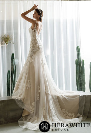 Vintage Lace Fit and Flare Wedding Dress With Court Train