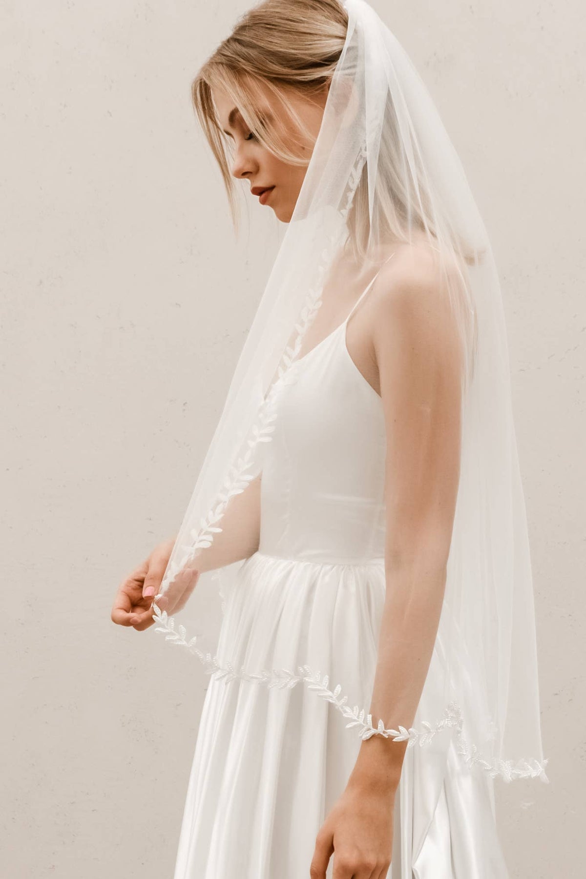 Pearl Beaded Edge Veil V006
