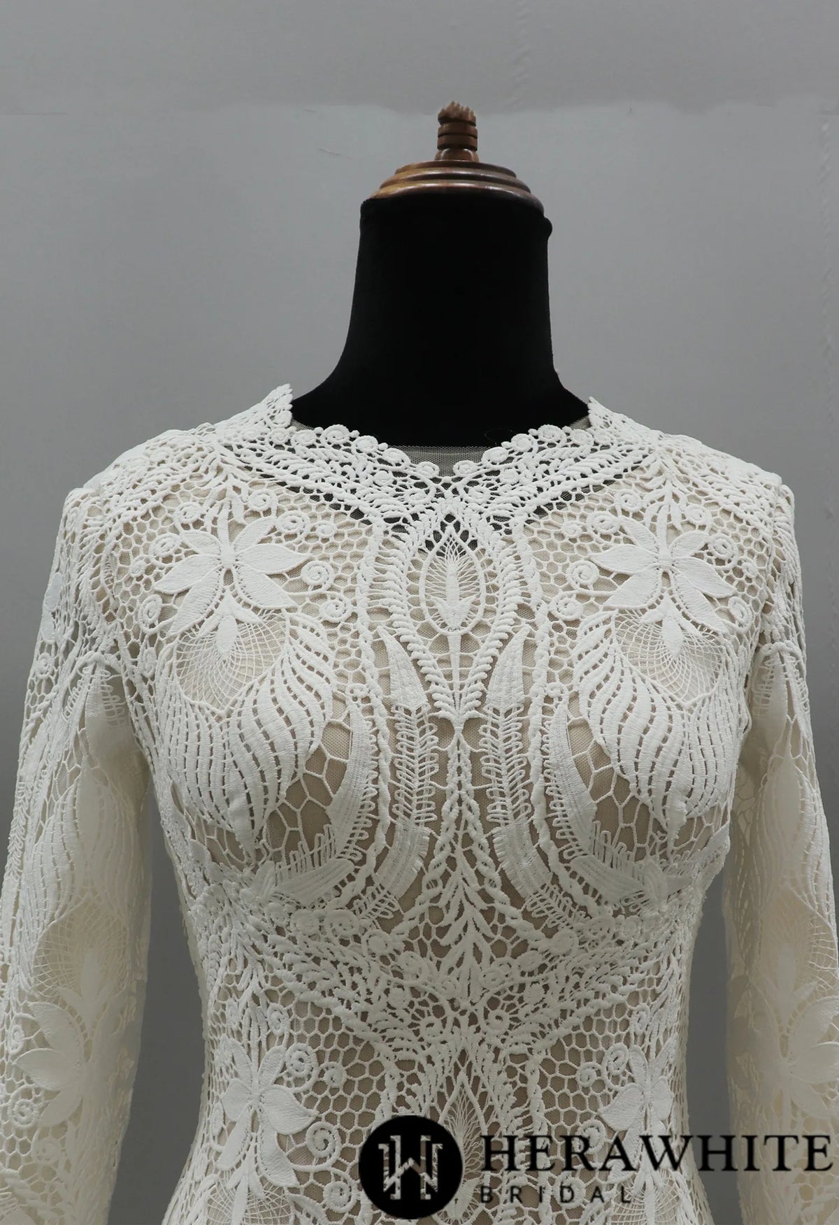 Vintage Lace Boho Wedding Dress With Long Scalloped Train